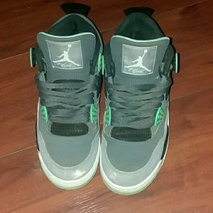 Jordan mint 4s